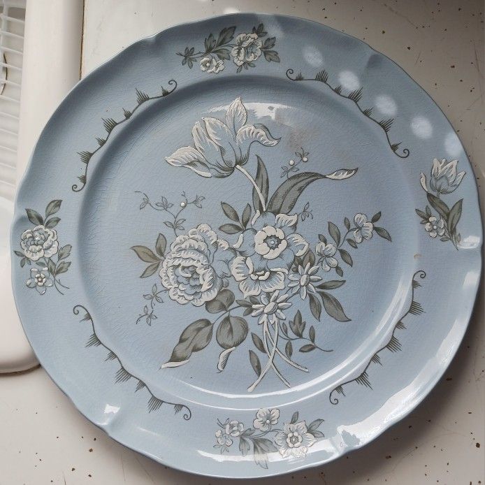 VINTAGE! TAYLOR SMITH TAYLOR CHINA BRAND, "BLUE MIST" PATTERN DINNER PLATE, COLLECTIBLE!