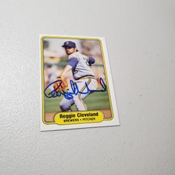 Autographed 1982 Fleer Milwaukee Brewers Baseball Card #137 Reggie Cleveland