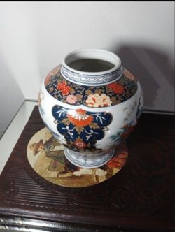 VINTAGE ROYAL PEACOCK PORCELAIN/ CERAMIC VASE 7"
