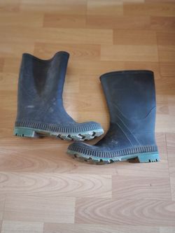 Snow/rain Boot Size 8