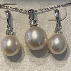 925 Silver Pearl Earrings & Silver Chain 