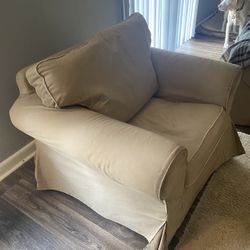 Comfortable Club Chair And Recliner With Leg Lift 