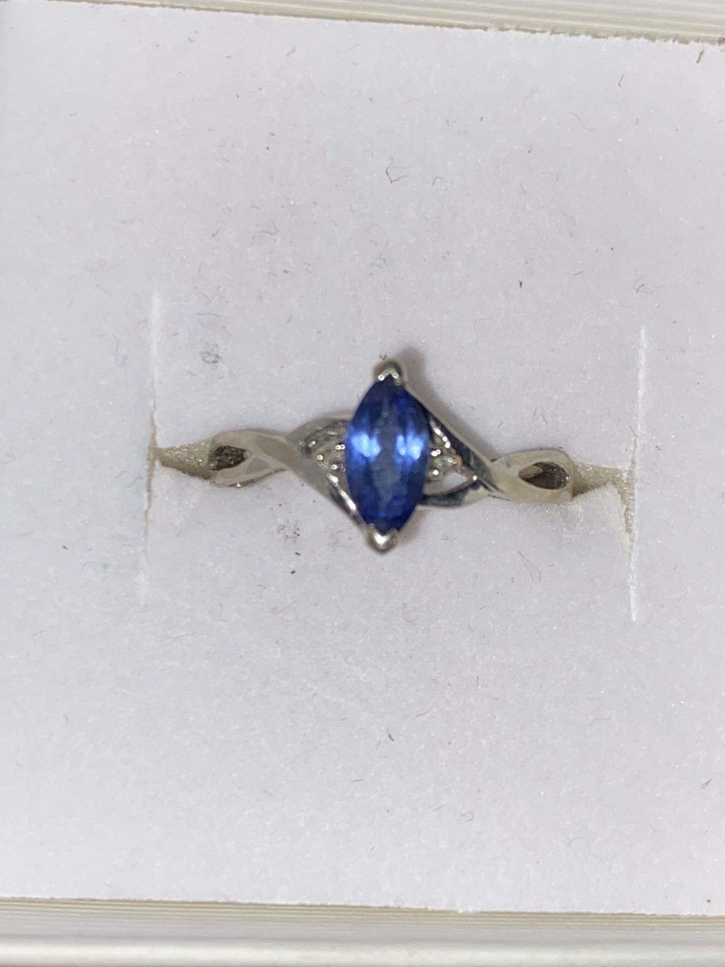 10k white gold ring with blue safire and diamonds 