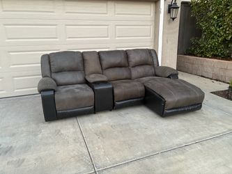 🔥 Gray Reclining Sectional with Chaise & Cup Holders 🔥