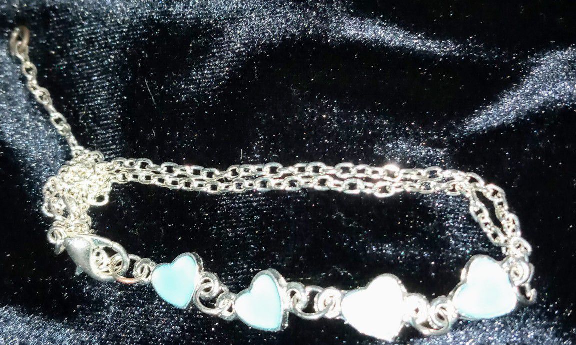 GLOW-IN-THE-DARK ANKLET W/MINT HEARTS