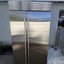 Sub-Zero 42” Built-In Refrigerator / Freezer 2024 model – excellent condition