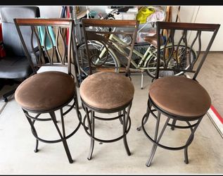 Set of three chairs barstool height