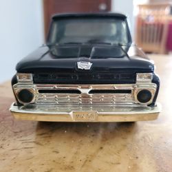 Collectible die-cast truck