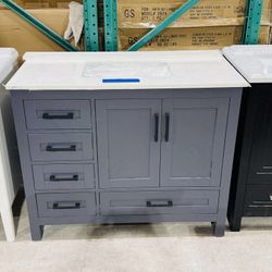 Brand New 42 in. W x 22 in. D Single Sink Bath Vanity in Gray with White Top $699 