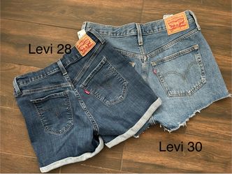 Women’s Levi short