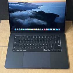 MacBook Air 15 M3 2024 8 gb ram 256 gb ssd midnight 