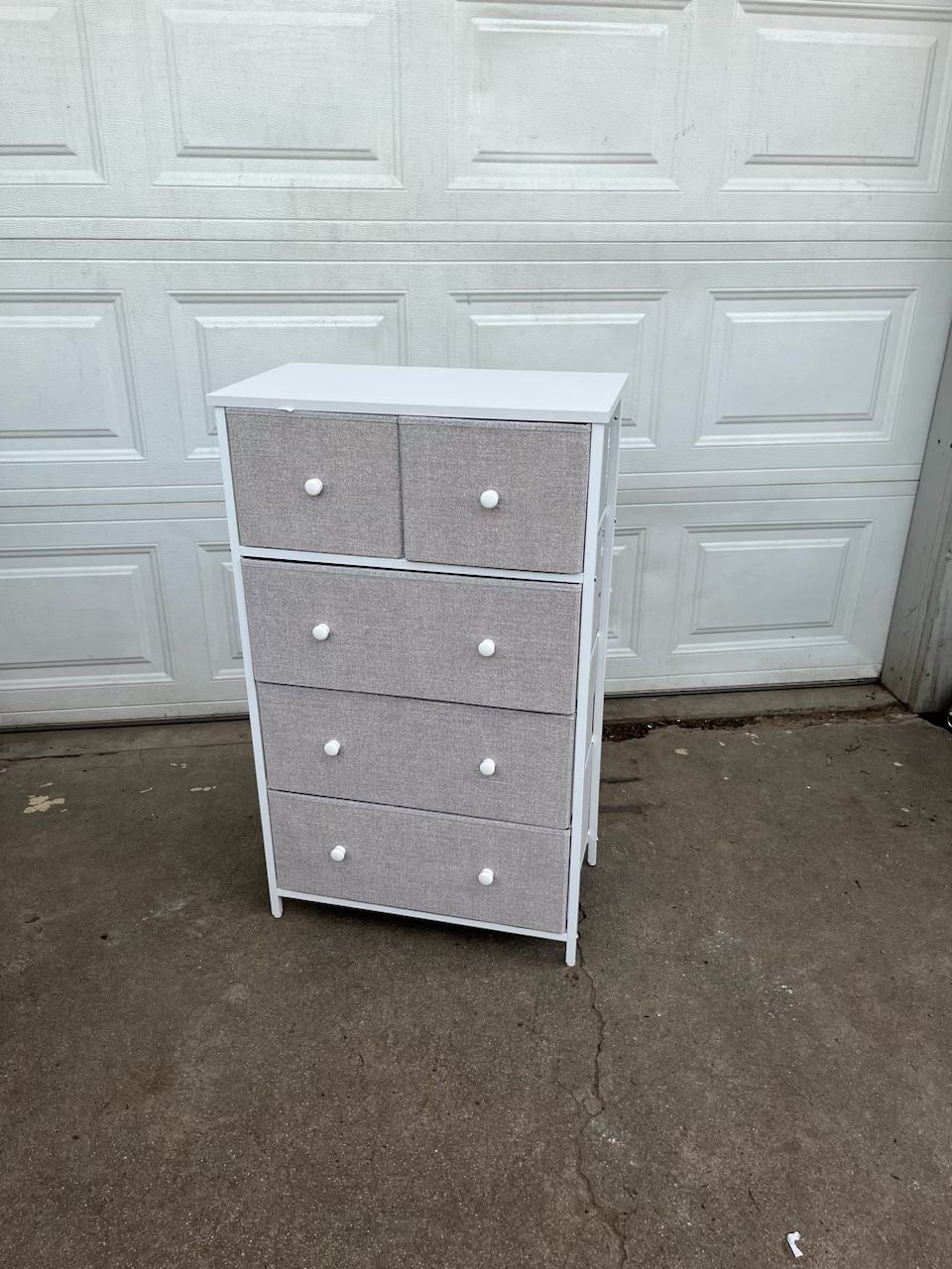 Drawer Dresser, Storage Dresser Tower with 5 Fabric Drawers, Dresser Unit, Hallway, Light Gray and White 🔥🔥🔥🔥‼️‼️‼️‼️  Brand new In box 📦 1 month