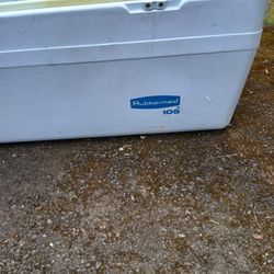 Rubbermaid 105 Qt Cooler 
