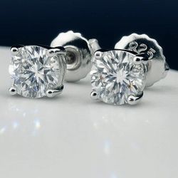 MOISANNITE 925 3mm stud earrings (SHIPPING ASAP)