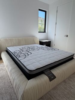 • Elite Bamboo queen 12” pillow top. New mattress in a plastic sealed. We offer same day delivery Venta de colchones ☎️📲call or Tex (213)