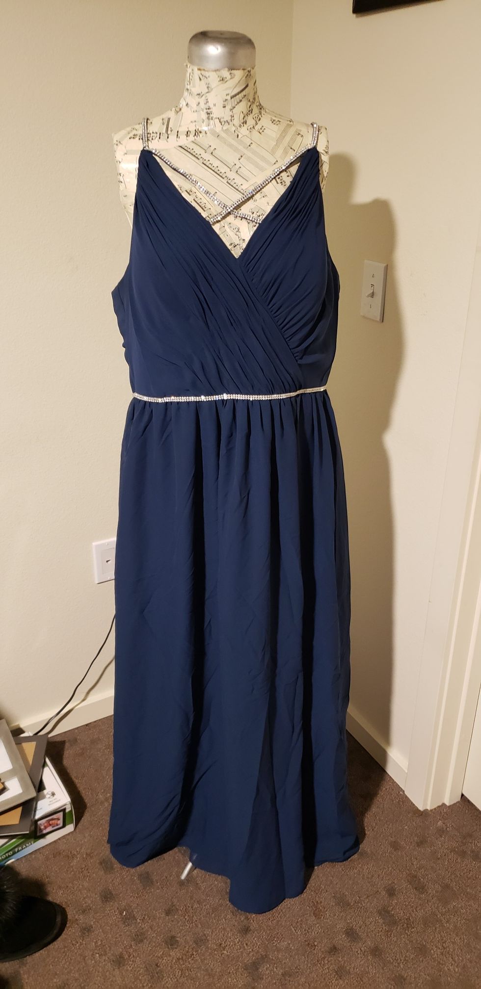Beautiful size 18 formal dress in perfect condition.