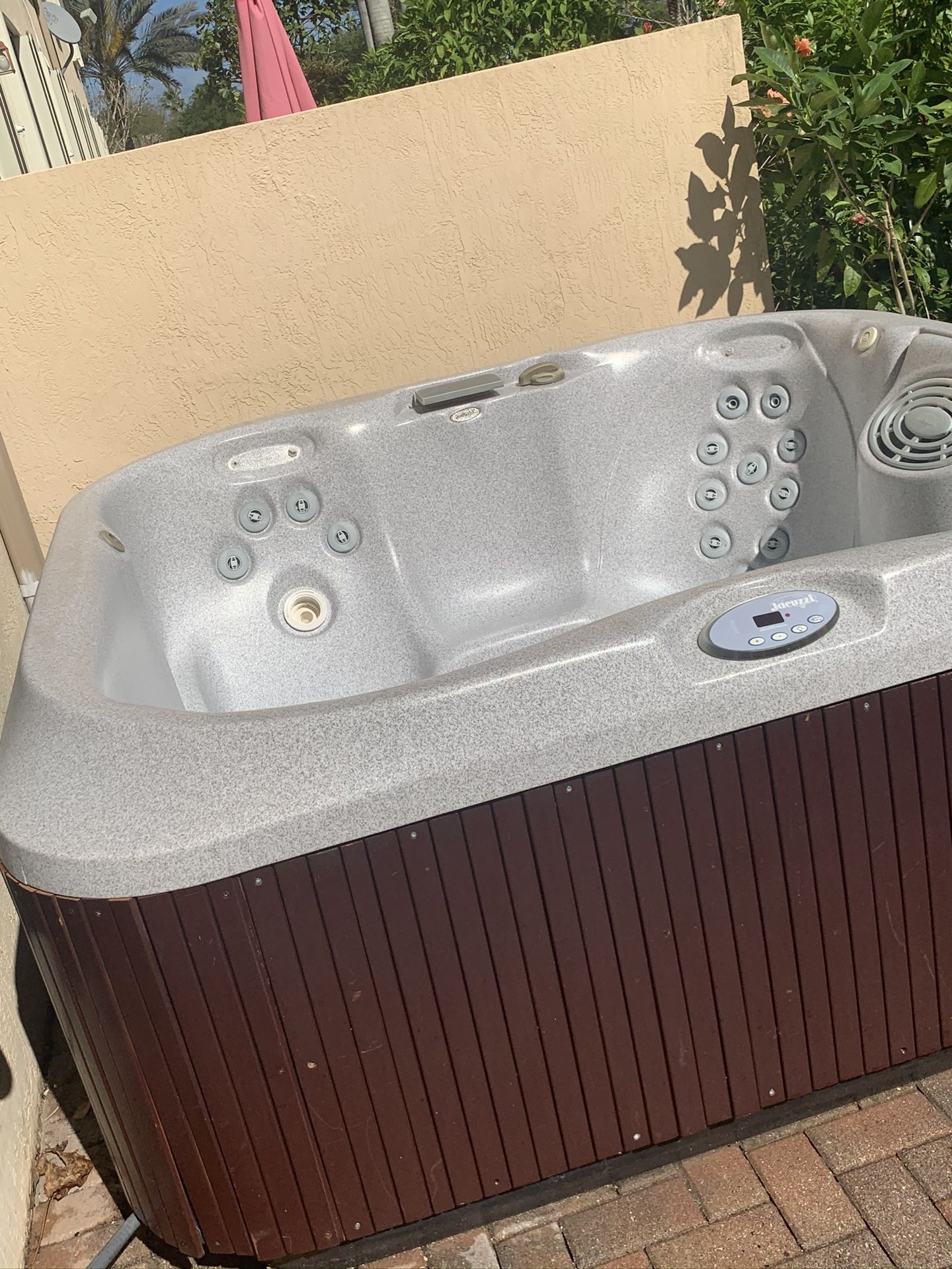 Jacuzzi Brand Hot Tub. for Sale in Fort Lauderdale, FL OfferUp