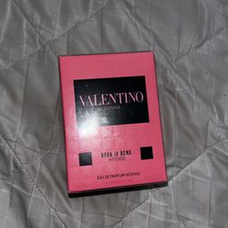 Valentino Donna Perfume Intense