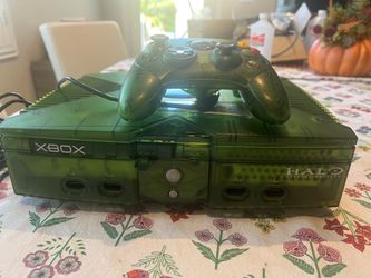 Original Xbox HALO LIMITED EDITION  With 2TB Hard Drive And Controller -500$