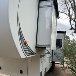 2013 winnebago lite five