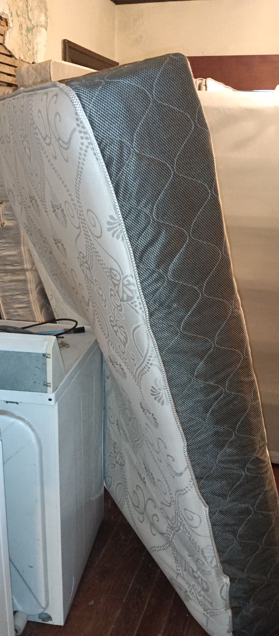 Queen And Full Size Beds For Sale( Mattress And Boxspring. 125.-145.00