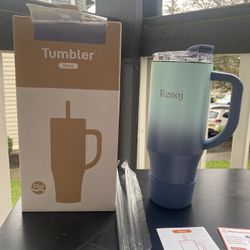 Renoj Insulated Mug 100% Spill Resistant Insulated Water Bottle for Iced Coffee & Hot Drinks - Fits Car Cup Holder, Ideal Gift, 2 Straws & Silicone Bo