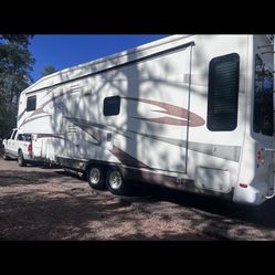 Beautiful 2010 5th Wheel Carriage Cameo