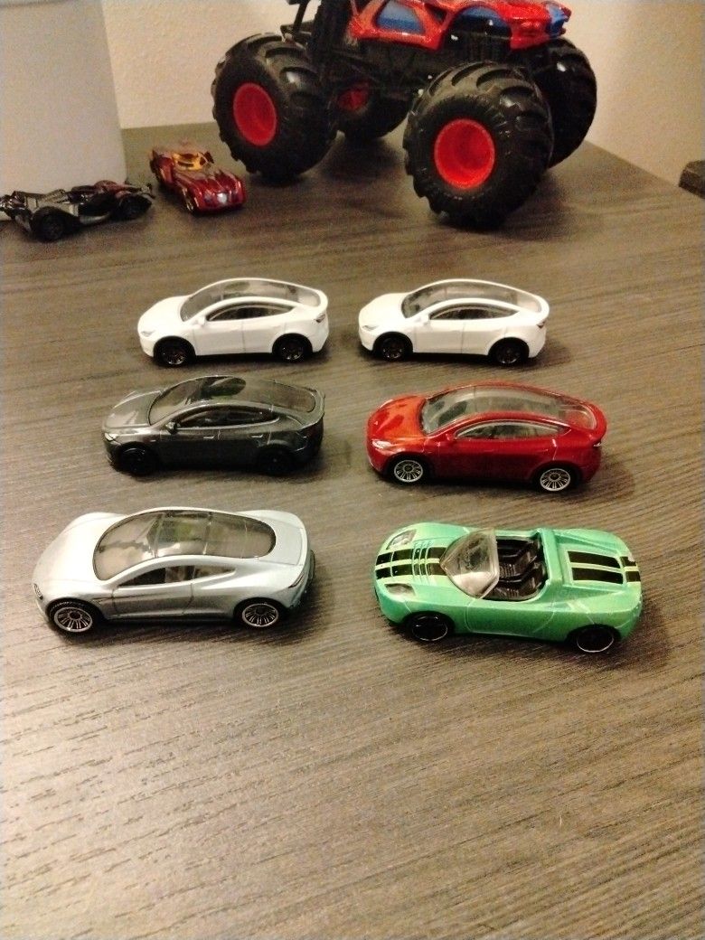 Tesla Model Y & Roadsters 6-Pack W Case