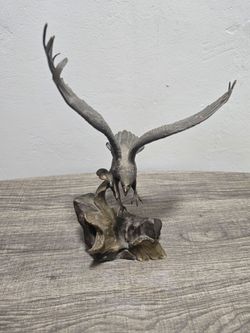 Solid bronze eagle collectible statue