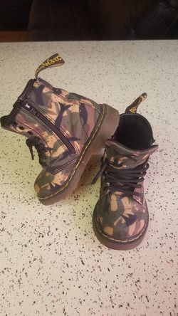 Baby shoes used