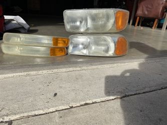 99-06 GMC Sierra Headlights