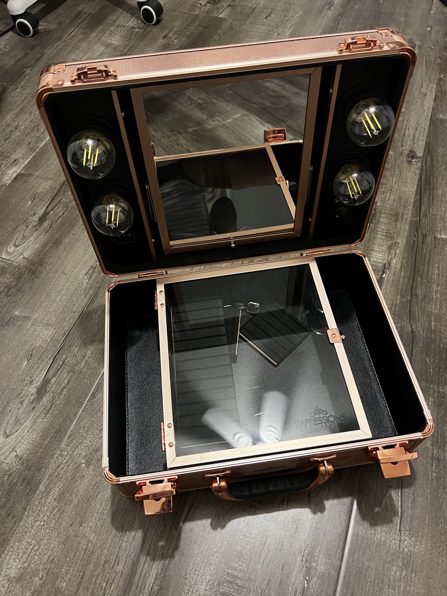 Rose Gold Impressions Vanity Makeup Case with Lights & Mirror New