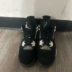 Air Jordan 4 Black thunders