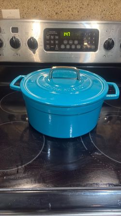 Martha Stewart 6 quart cast iron Dutch oven