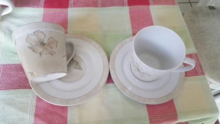 Tea cup set with saucer