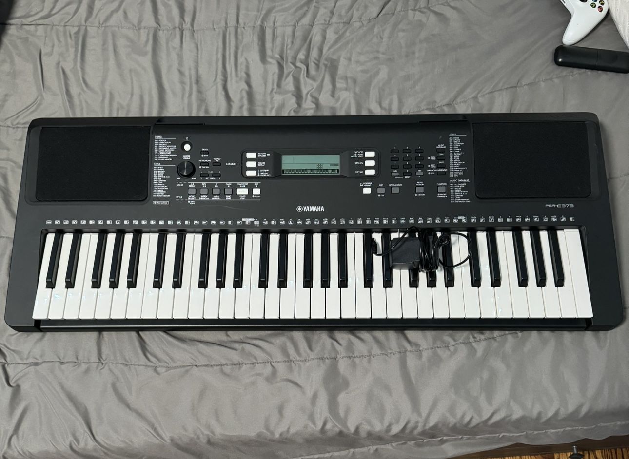 Yamaha E373 61 Key Piano