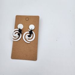 Black & White Spiral Dangle Earrings – Retro Mod Statement Jewelry