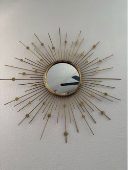 Wall mounted mirror decoration
