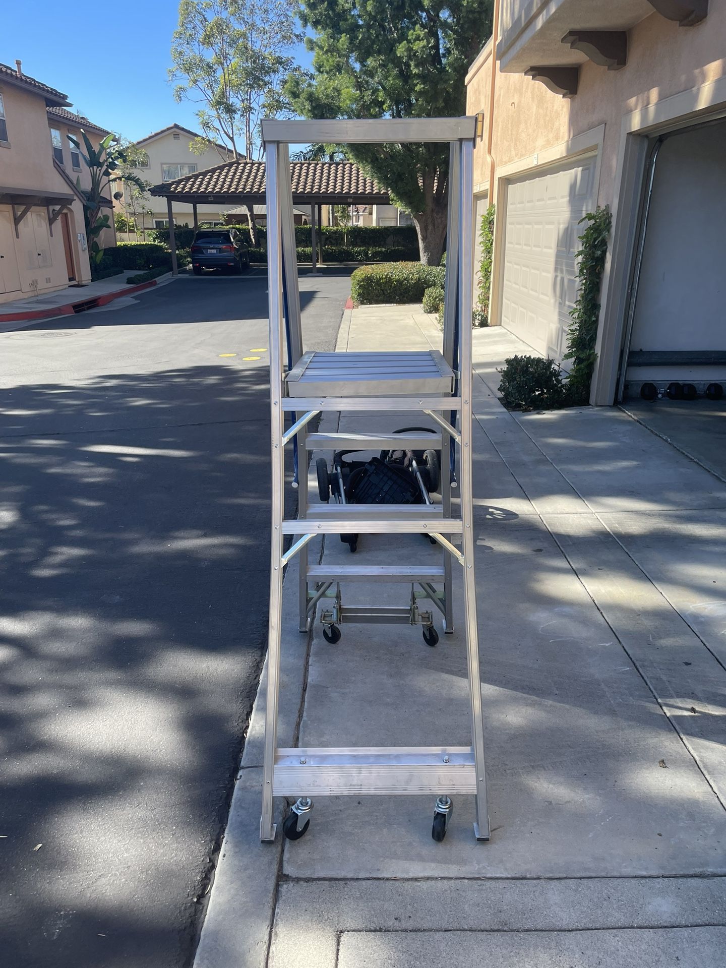 Louisville Ladder Platform Stepladder