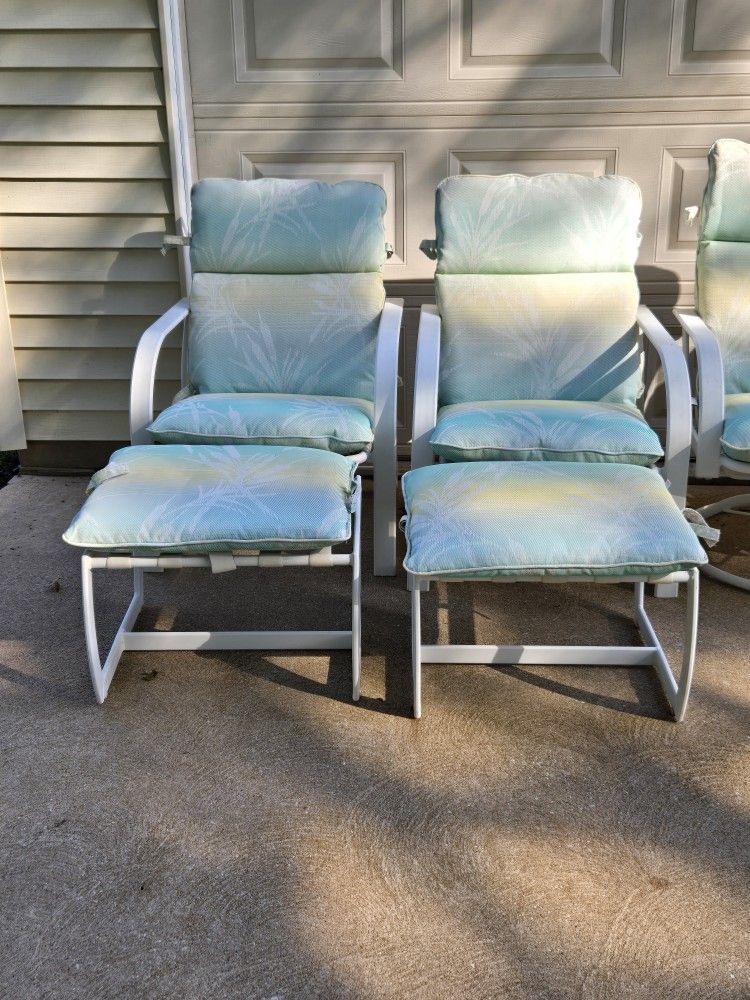 2 Outdoor recliner chairs w/ cushions & 2 foot rests