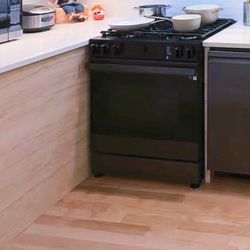Samsung Gas Range - Like New