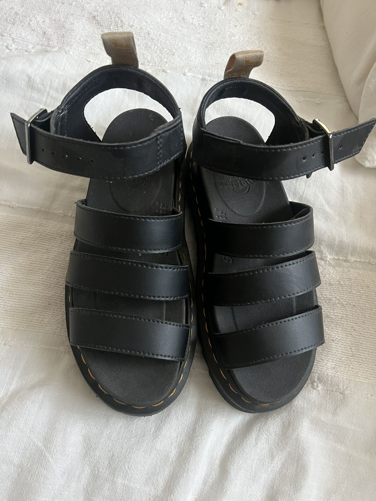 Dr Martens - www.rajagirimanappuram.com