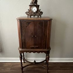 Vintage 1930’s Wooden Radio Cabinet
