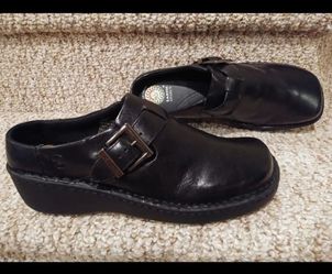 Women's Size 11 NEW Earth Spirit Black Leather Buckle Clogs Retail $50
