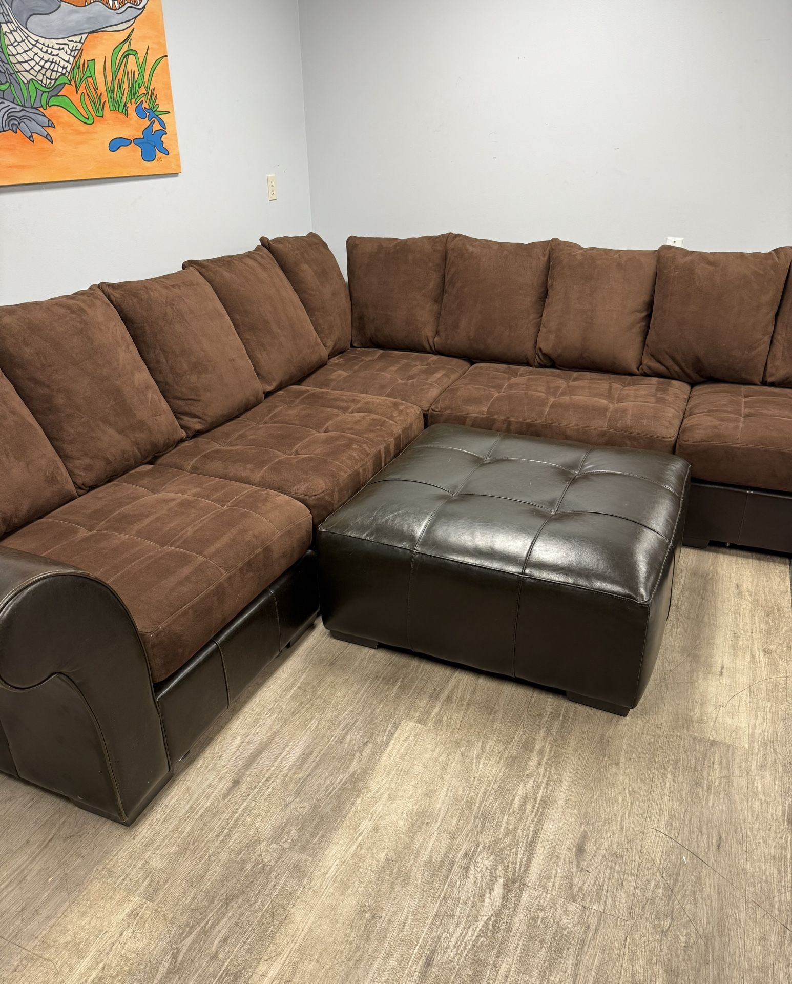 Delivery Included Havertys 5pc Modular Sectional with Ottoman