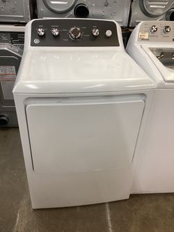 GE 7.2 cu.ft. Vented Electric Dryer with Auto Dry and Extended Tumble New Scratch and Dent