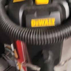 DeWalt vacuum great condition