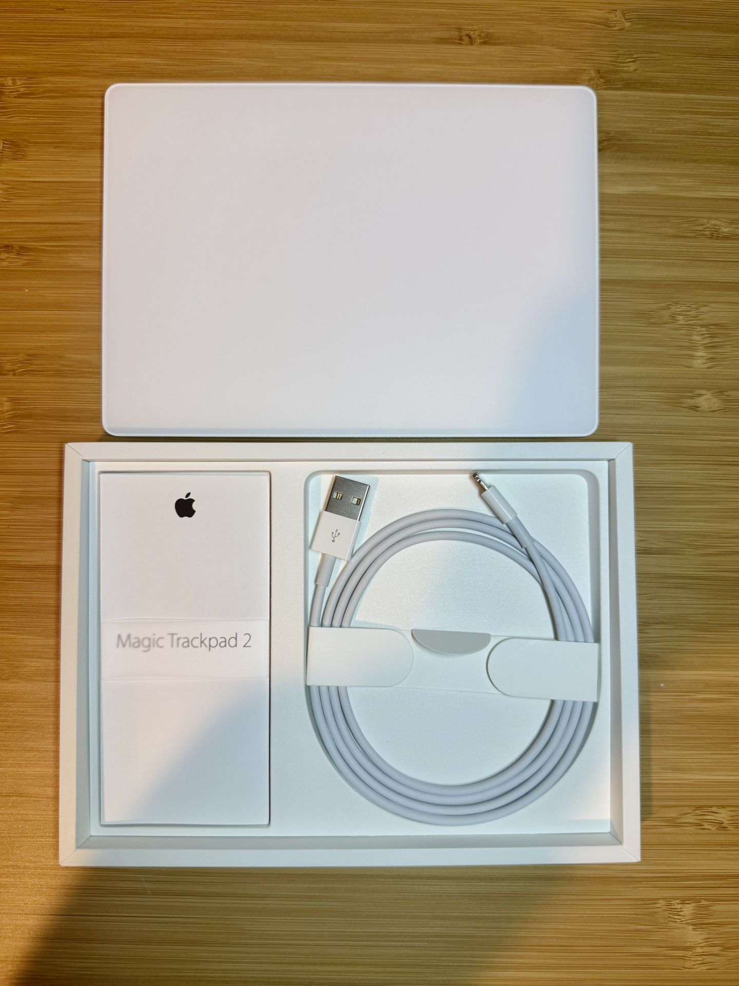 Apple Magic Trackpad 2 A1535 + 3 Lightning Cables