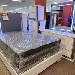 Ylime Queen Bed Dresser And Mirror 