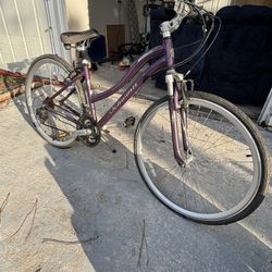 Ladies Schwinn Cruiser Bike. 